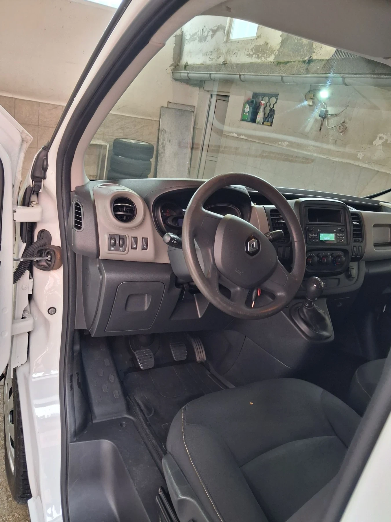 Renault Trafic, снимка 10 - Бусове и автобуси - 56251455