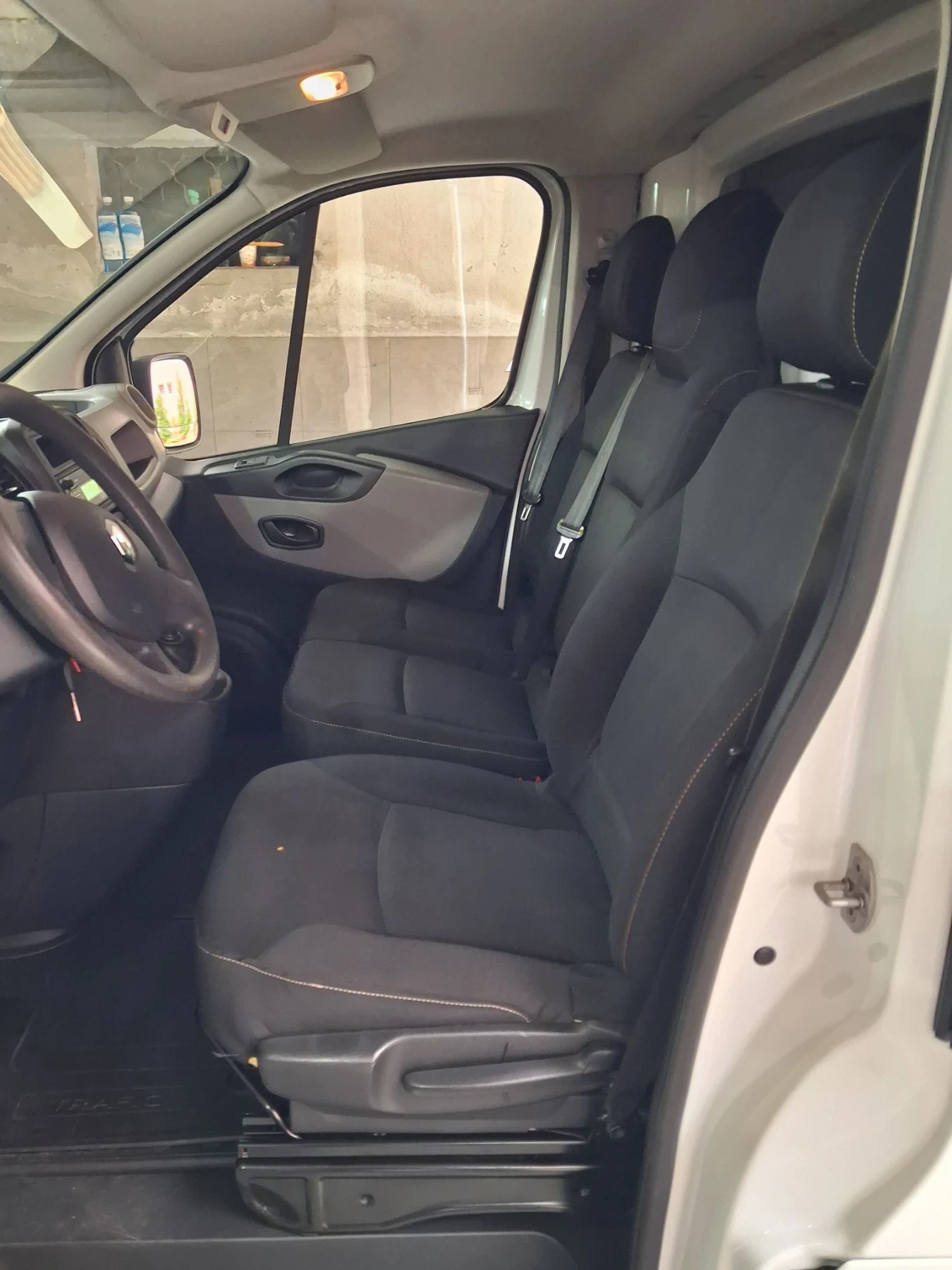 Renault Trafic, снимка 9 - Бусове и автобуси - 56251455