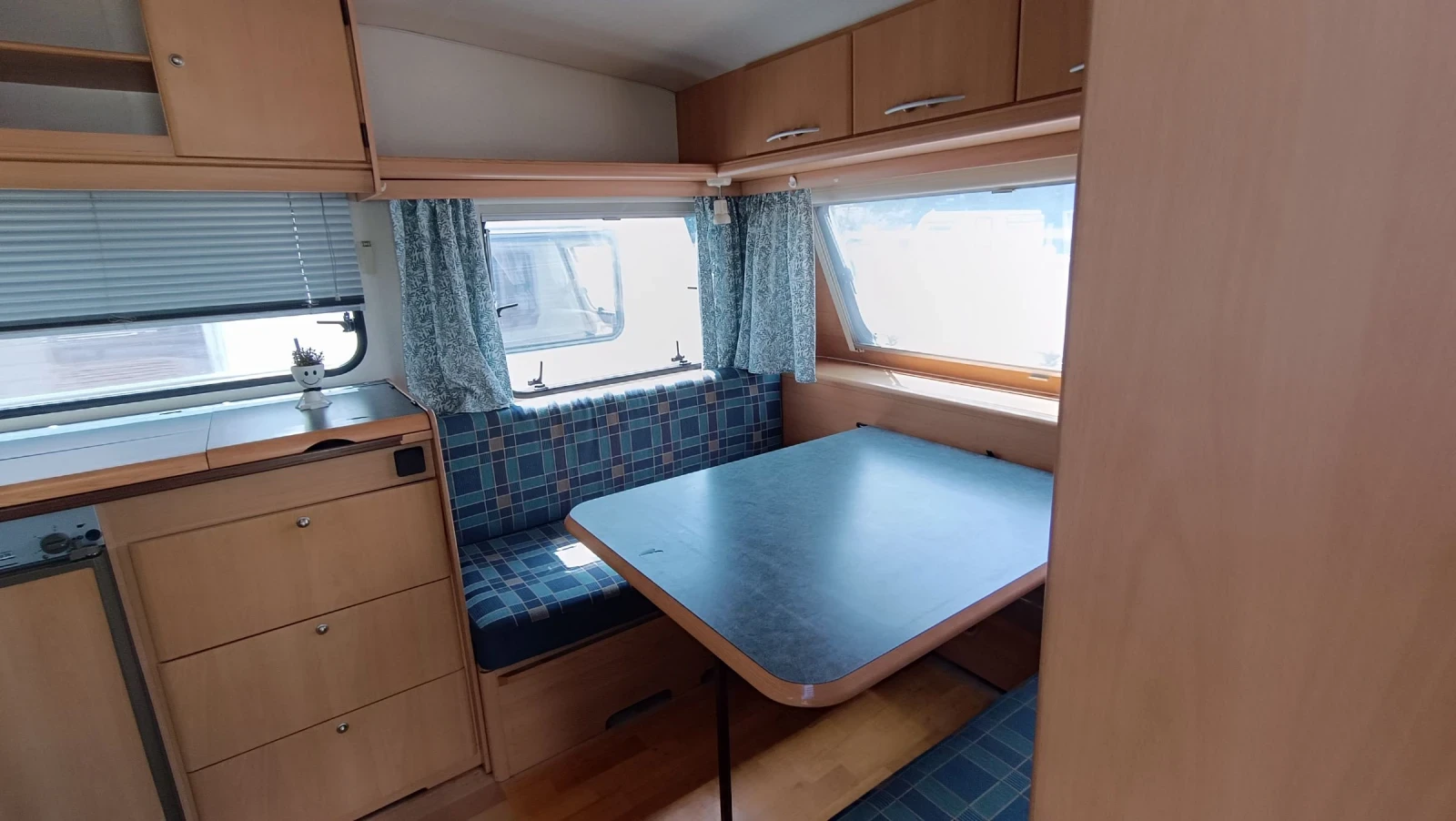 Каравана Adria 502, снимка 3 - Каравани и кемпери - 54736269