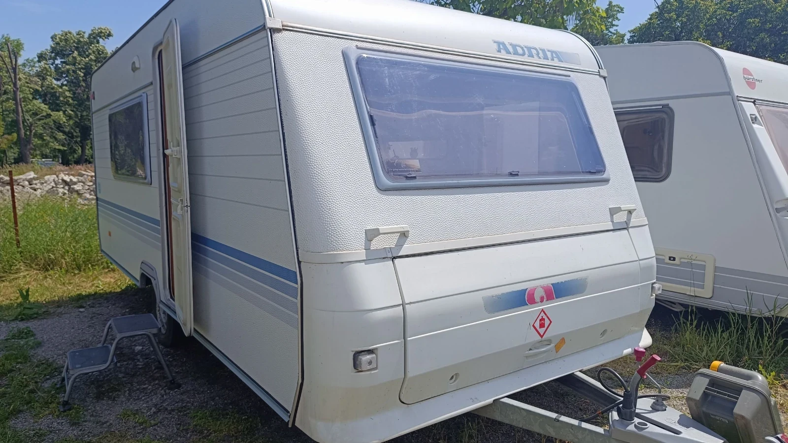Каравана Adria 502, снимка 2 - Каравани и кемпери - 54736269
