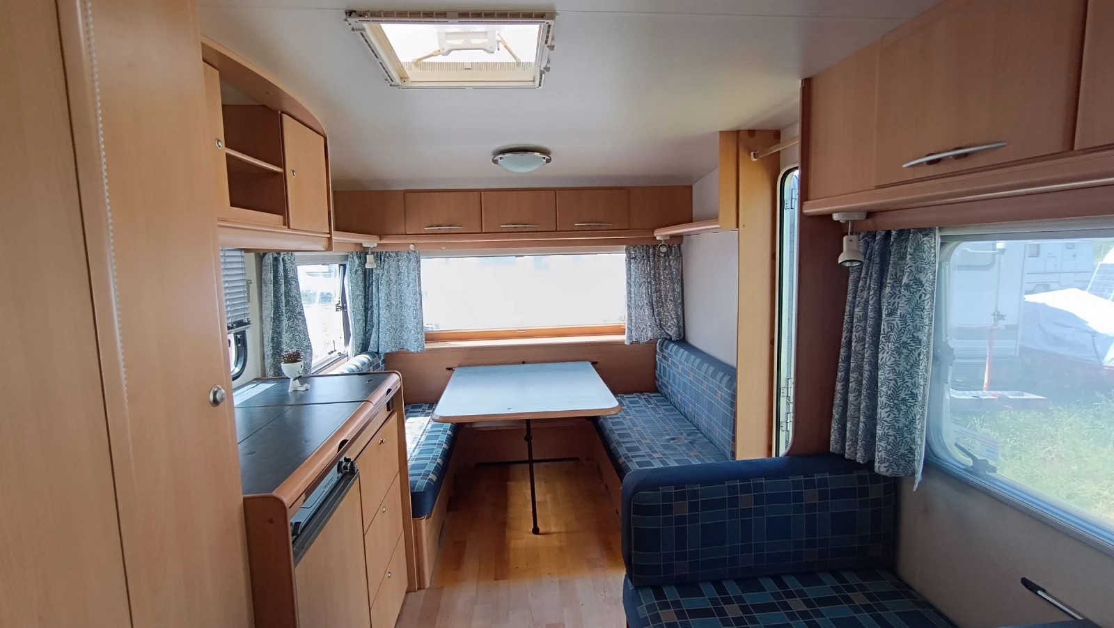 Каравана Adria 502, снимка 11 - Каравани и кемпери - 54736269