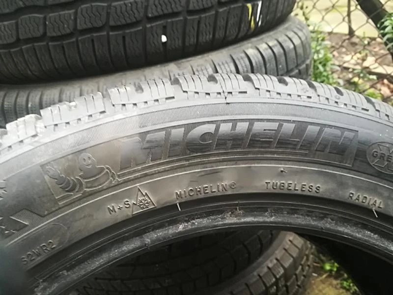 Гуми Зимни 225/55R18, снимка 4 - Гуми и джанти - 23634412