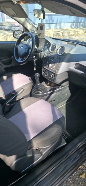 Ford Fiesta 1.4тдци, снимка 9