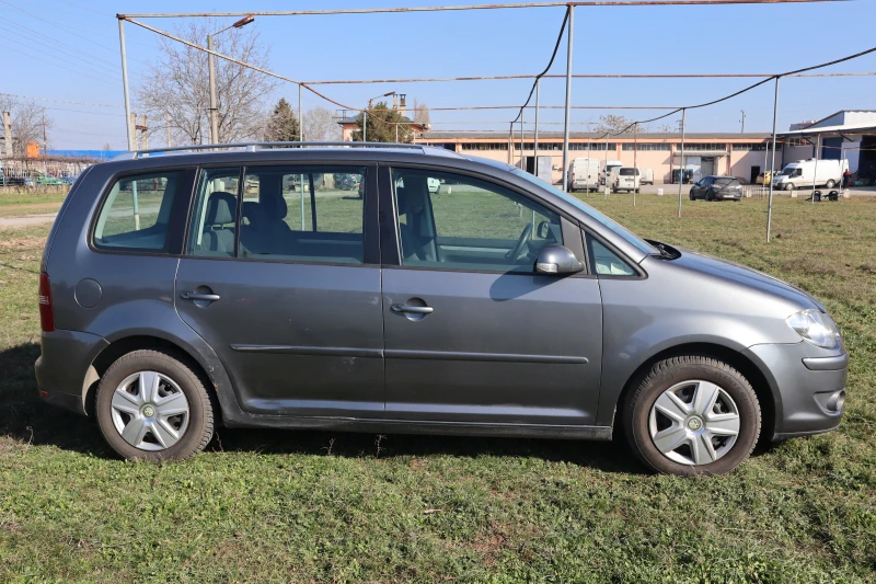 VW Touran 1.9 TDI, снимка 3 - Автомобили и джипове - 49054874