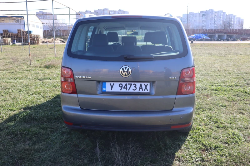 VW Touran 1.9 TDI, снимка 5 - Автомобили и джипове - 49054874