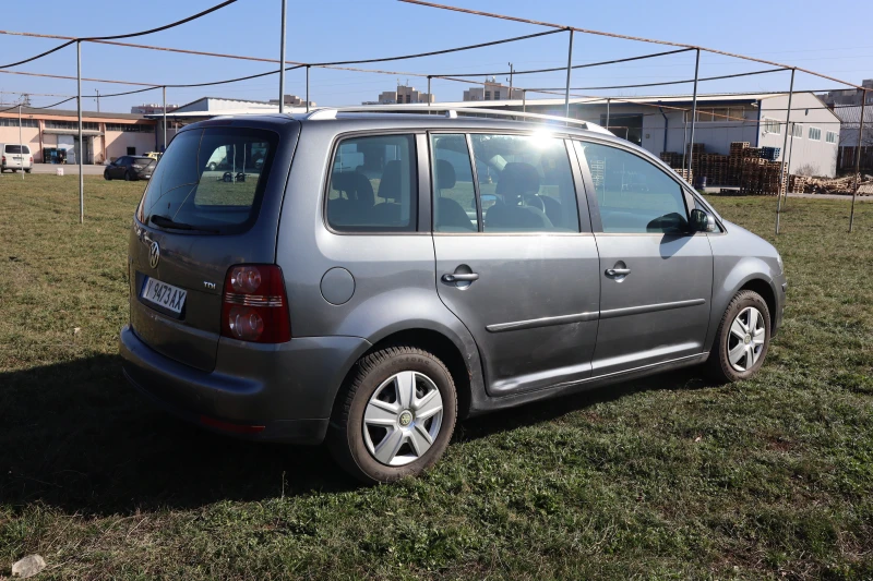 VW Touran 1.9 TDI, снимка 4 - Автомобили и джипове - 49054874