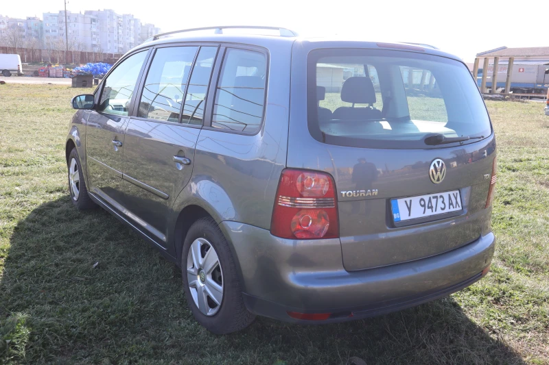 VW Touran 1.9 TDI, снимка 6 - Автомобили и джипове - 49054874