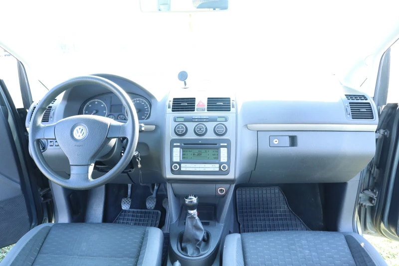 VW Touran 1.9 TDI, снимка 12 - Автомобили и джипове - 49054874