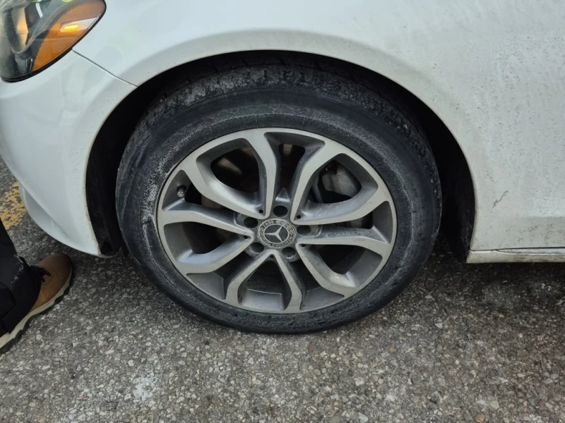 Mercedes-Benz C 300 * CARFAX * БЕЗ ПЪРВОНАЧАЛНА ВНОСКА, снимка 6 - Автомобили и джипове - 53000809