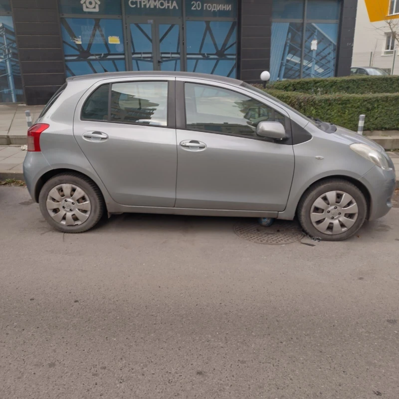 Toyota Yaris 1.3 Бензин, снимка 4 - Автомобили и джипове - 53090762