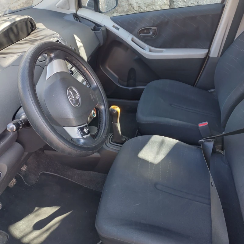 Toyota Yaris 1.3 Бензин, снимка 7 - Автомобили и джипове - 53090762
