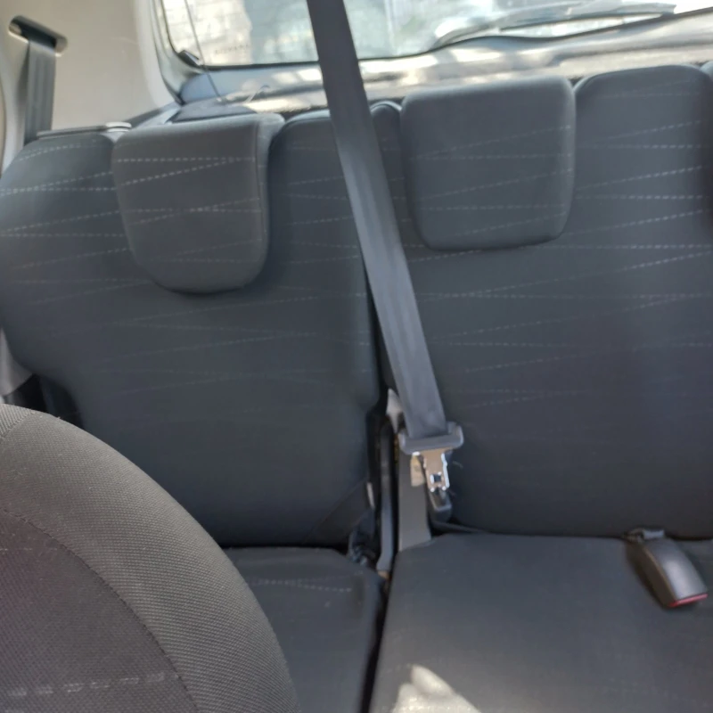 Toyota Yaris 1.3 Бензин, снимка 10 - Автомобили и джипове - 53090762