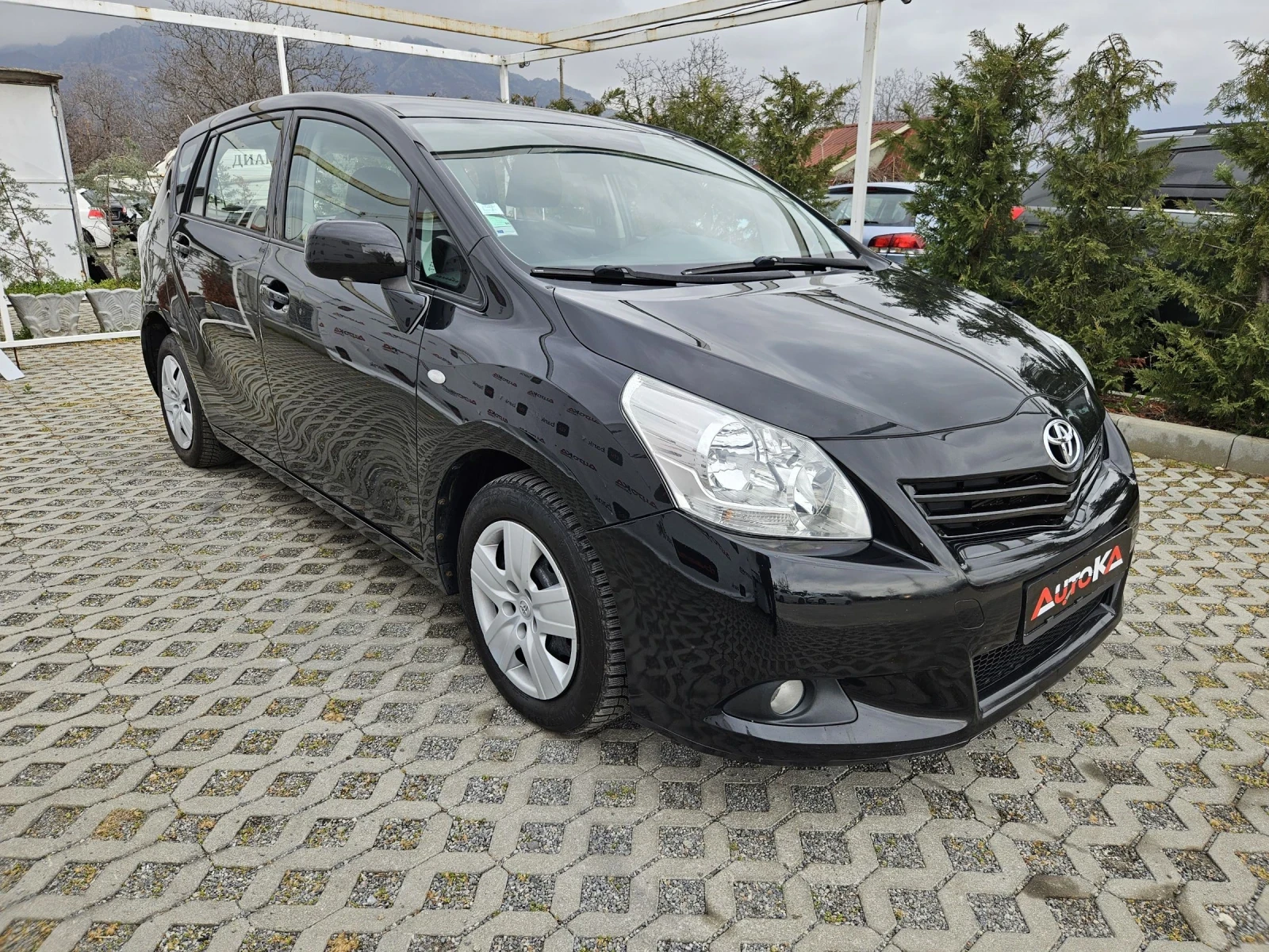 Toyota Verso 2.0D4d-126кс= ПАНОРАМА= 6СКОРОСТИ= АВТОПИЛОТ - изображение 2