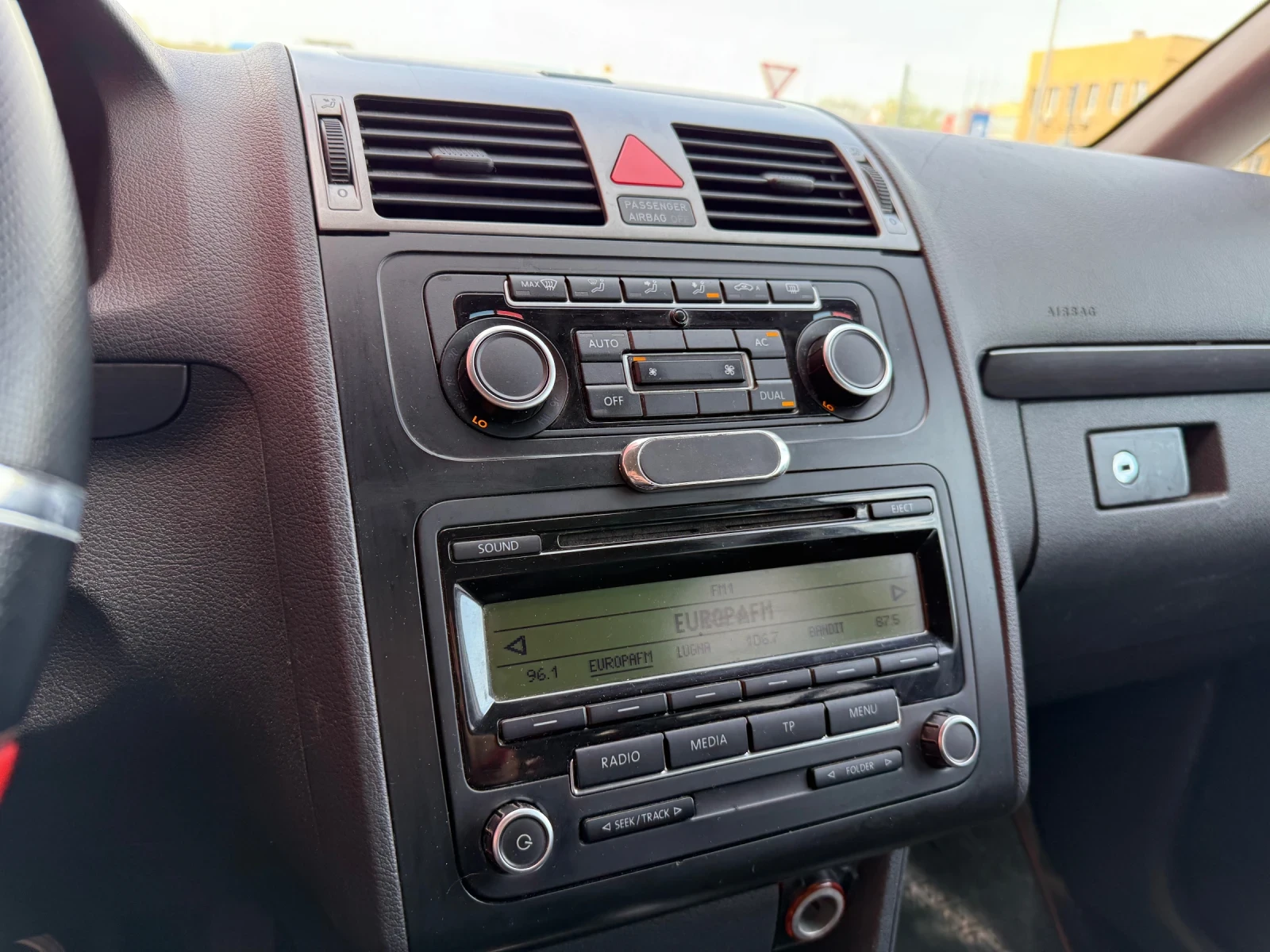 VW Touran ПРОМОЦИЯ* 2.0TDI* DSG* Автоматик | Mobile.bg — изображение 12