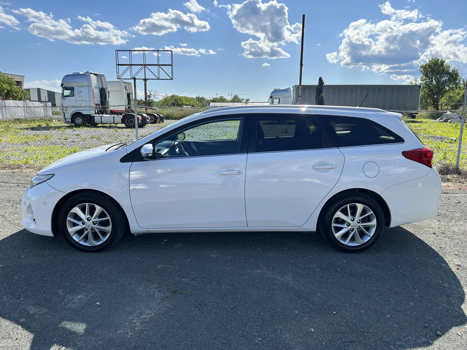 Toyota Auris 1.4D4d/90кс/6ск/Камера/E5 - изображение 2