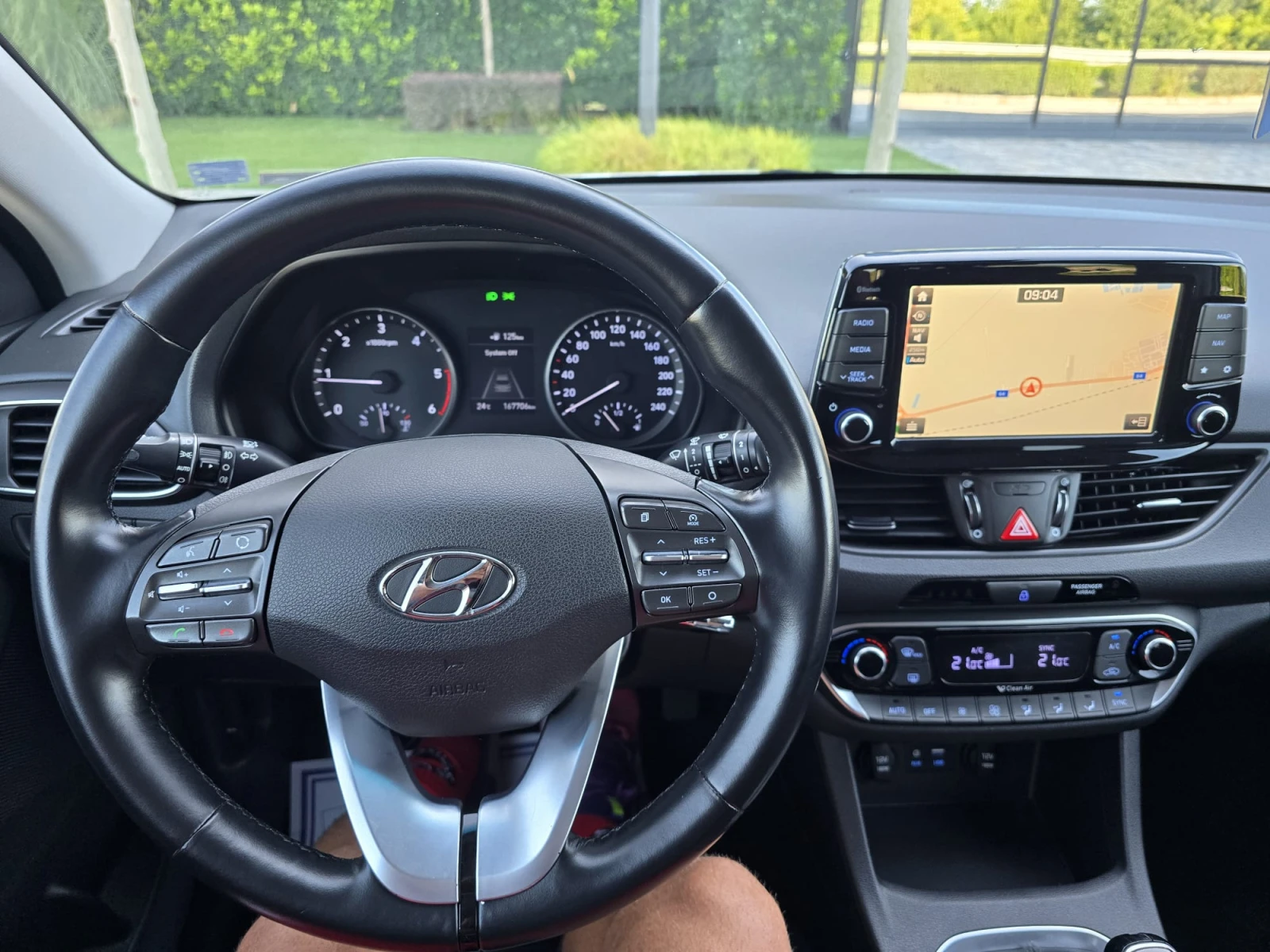 Hyundai I30 1.6 D PREMIUN-NAVI-KAMERA - изображение 9