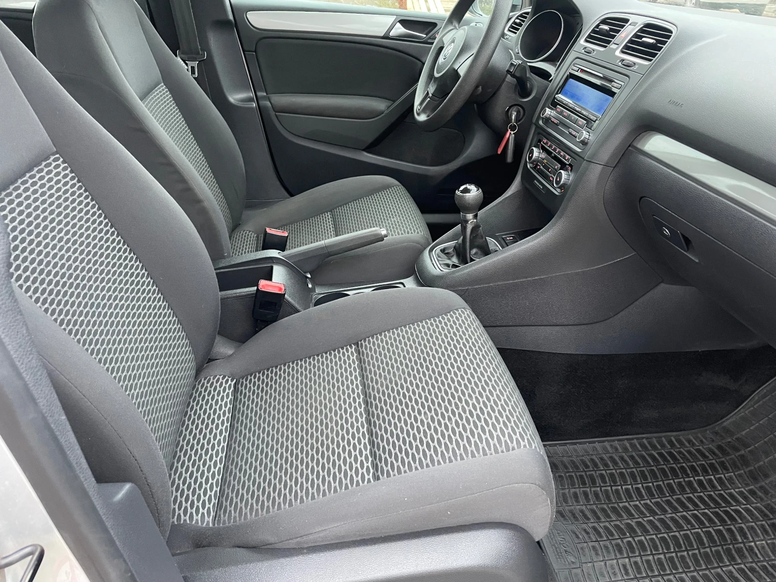 VW Golf, снимка 13 - Автомобили и джипове - 54039437