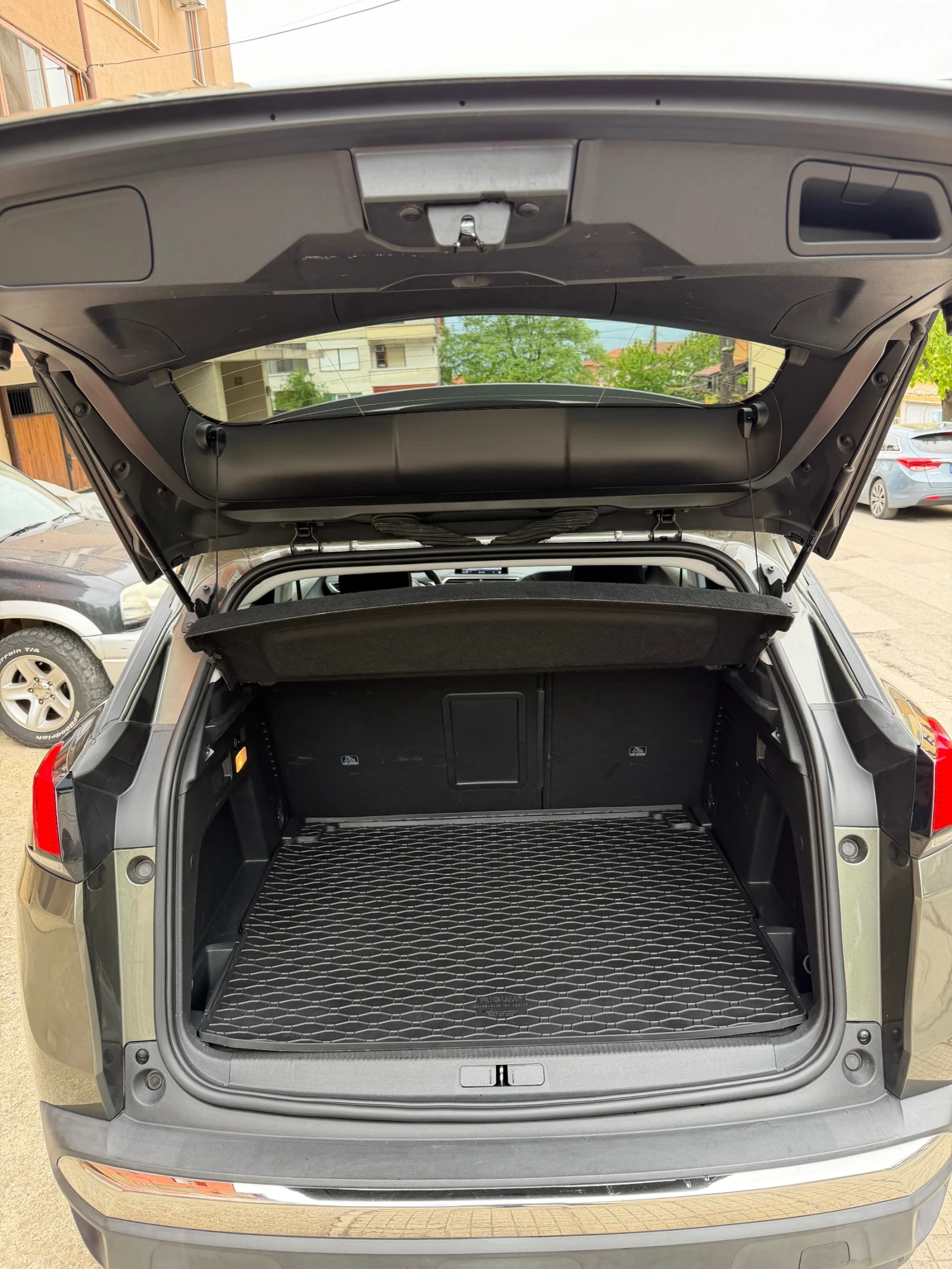 Peugeot 3008 1.5 BlueHDI ALLURE, снимка 9 - Автомобили и джипове - 54217972