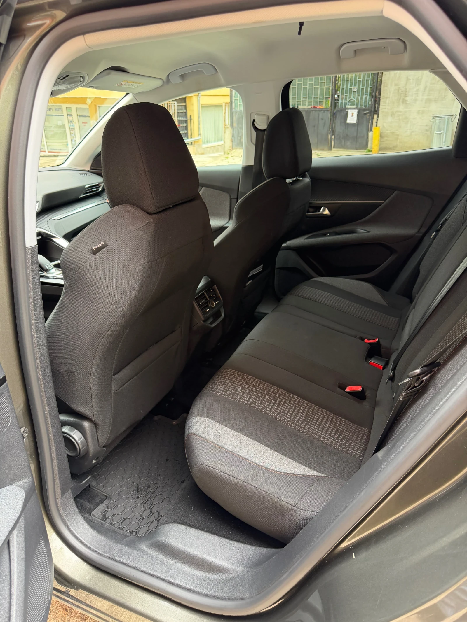 Peugeot 3008 1.5 BlueHDI ALLURE, снимка 10 - Автомобили и джипове - 54217972