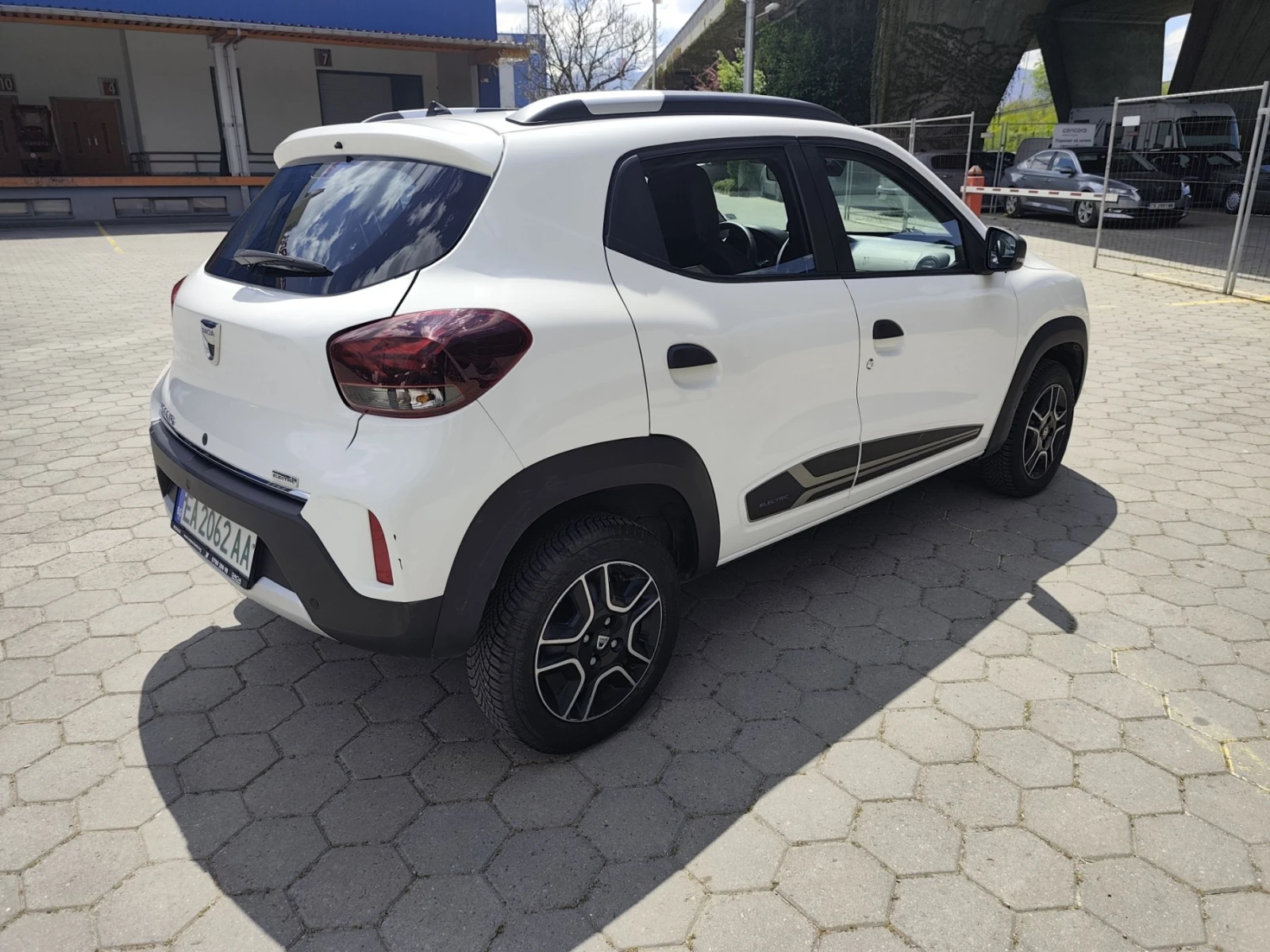 Dacia Spring, снимка 2 - Автомобили и джипове - 54413293