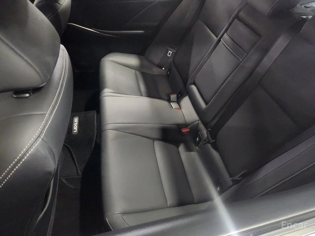 Lexus IS 300 SUPREME* ПОДГРЕВ* ОБДУХВАНЕ* КАМЕРА* КЕЙЛЕС* , снимка 14 - Автомобили и джипове - 54580818
