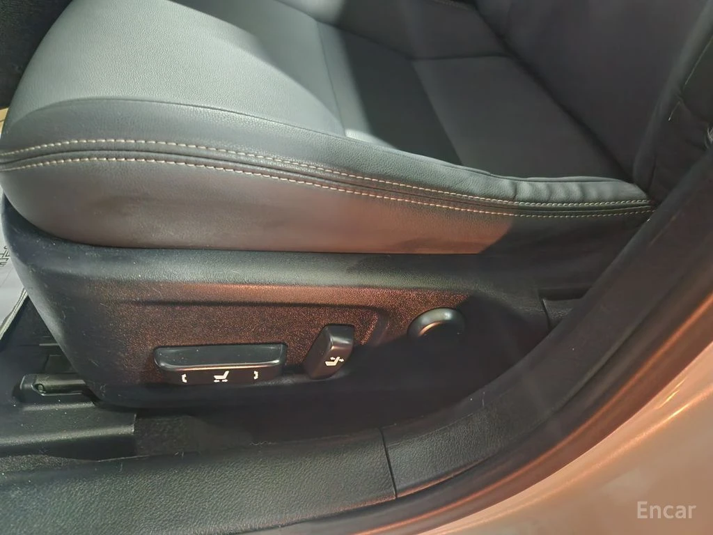 Lexus IS 300 SUPREME* ПОДГРЕВ* ОБДУХВАНЕ* КАМЕРА* КЕЙЛЕС* , снимка 12 - Автомобили и джипове - 54580818