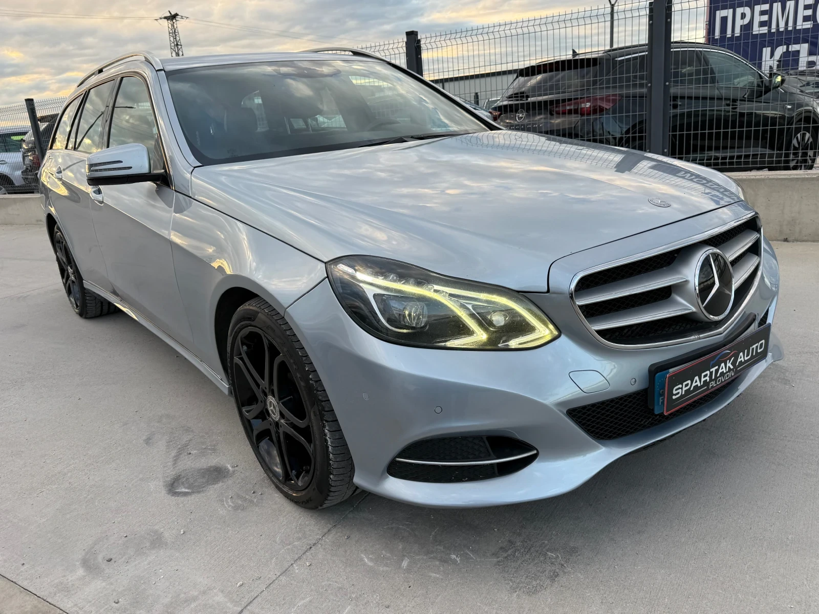 Mercedes-Benz E 350 D* 2015г* Топ Състояние* Сервизна История* 204.000, снимка 3 - Автомобили и джипове - 54599254