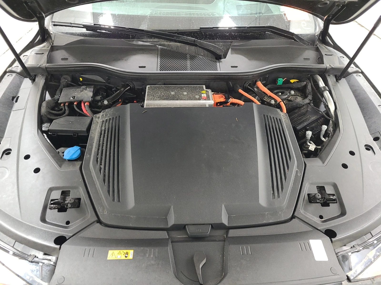 Audi E-Tron TECHNIK, снимка 9 - Автомобили и джипове - 54757221