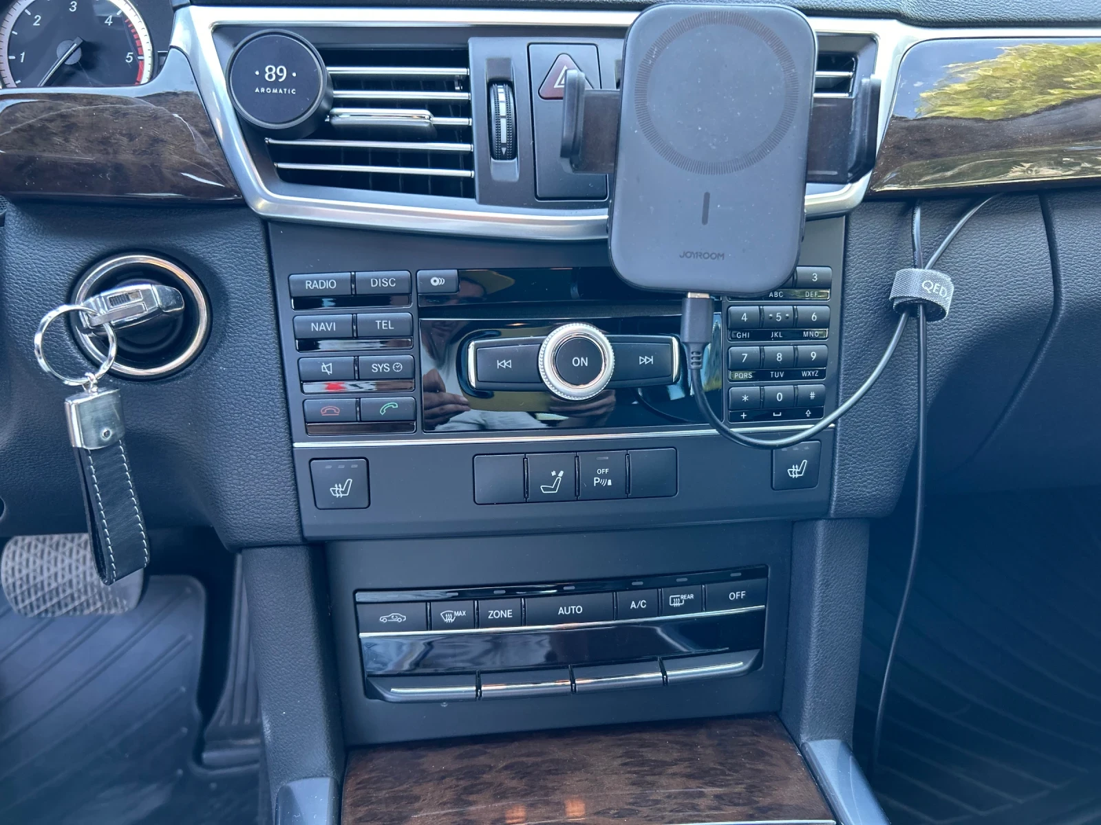 Mercedes-Benz E 350 265 HP 7G TRONIC, снимка 14 - Автомобили и джипове - 55243784