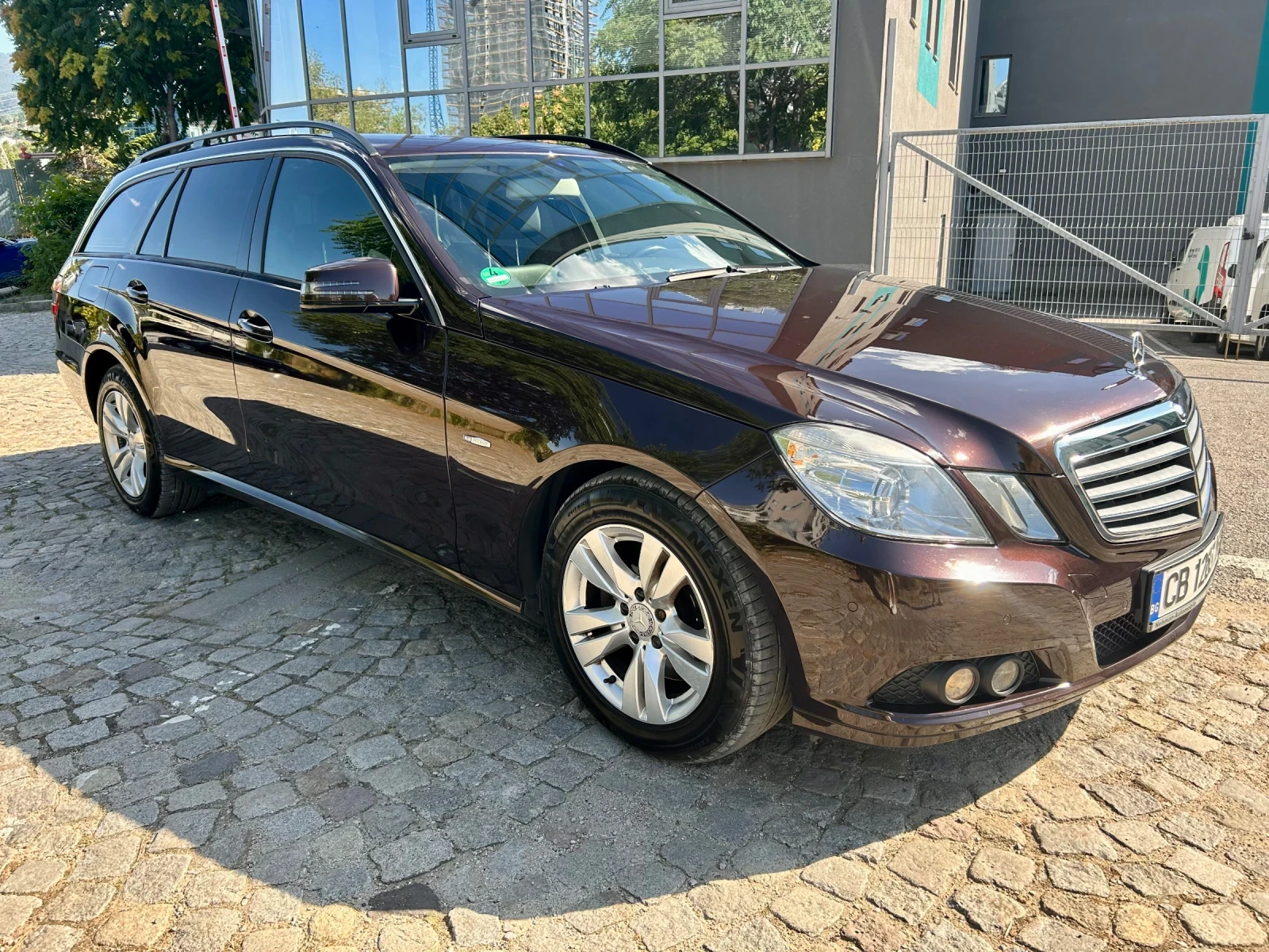 Mercedes-Benz E 350 265 HP 7G TRONIC, снимка 3 - Автомобили и джипове - 55243784