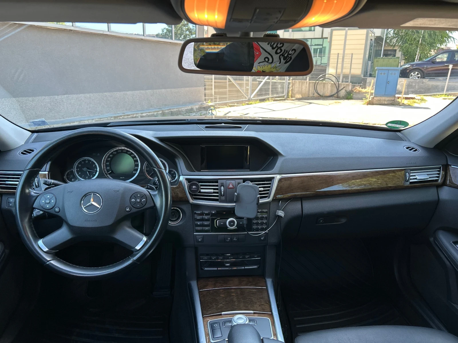 Mercedes-Benz E 350 265 HP 7G TRONIC, снимка 9 - Автомобили и джипове - 55243784