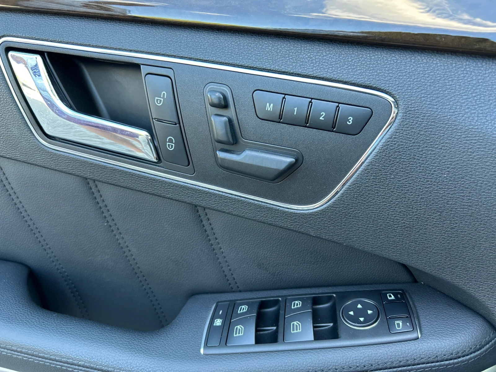 Mercedes-Benz E 350 265 HP 7G TRONIC, снимка 11 - Автомобили и джипове - 55243784