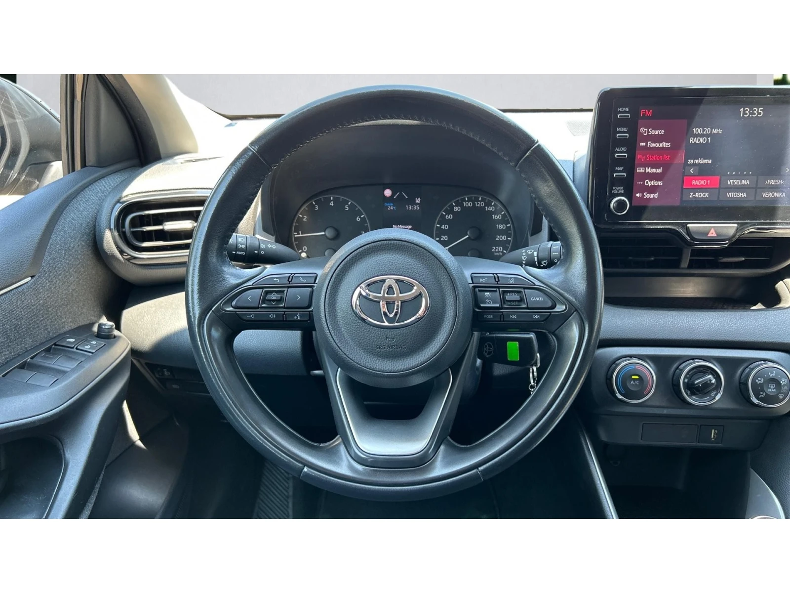 Toyota Yaris 1.5i M/T, Месечна вноска от 215  , снимка 9 - Автомобили и джипове - 55537471