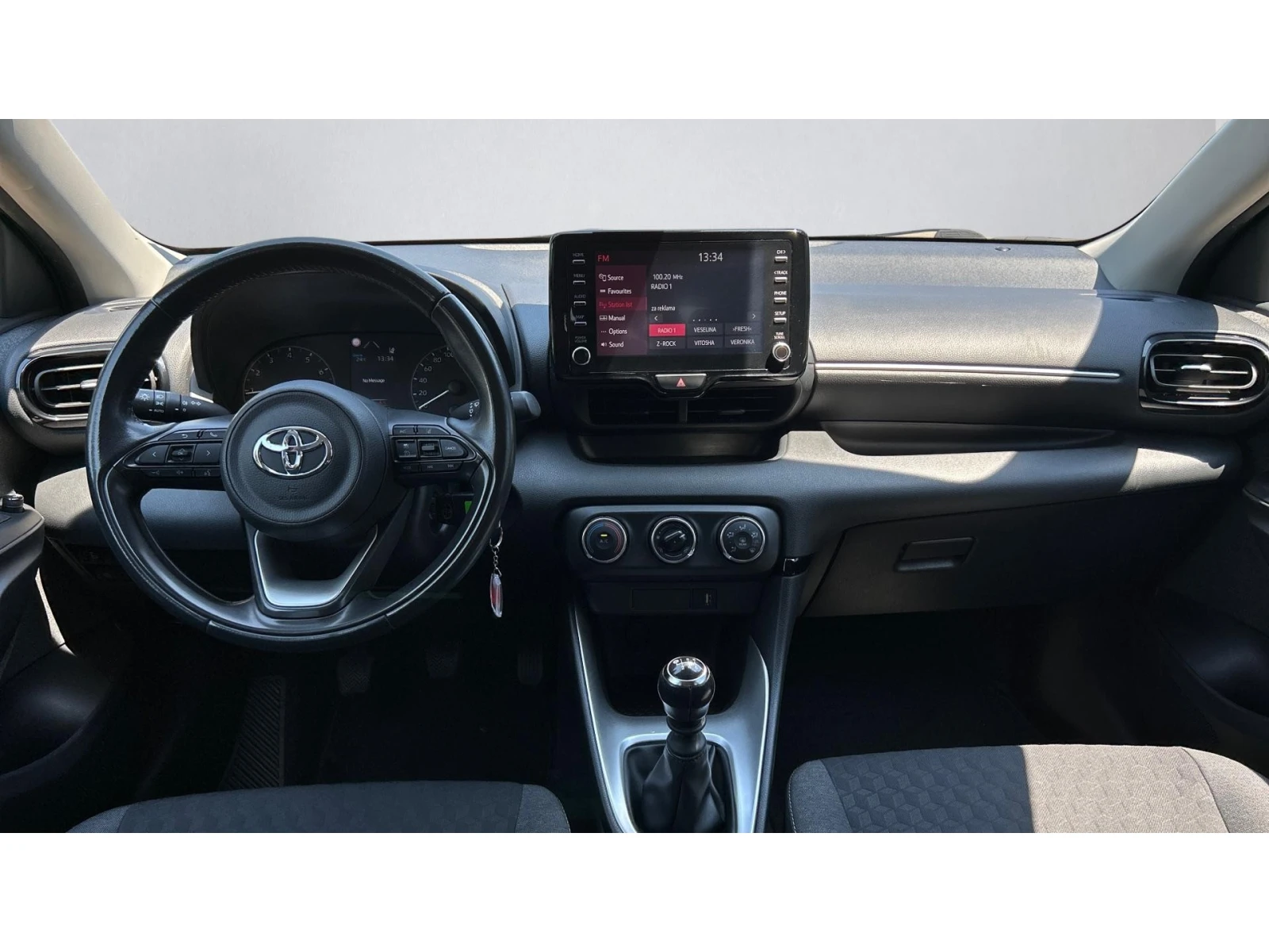 Toyota Yaris 1.5i M/T, Месечна вноска от 215  , снимка 8 - Автомобили и джипове - 55537471