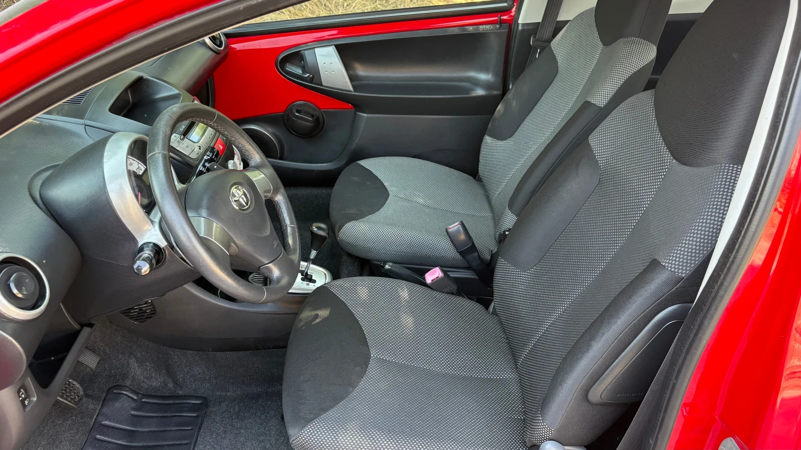Toyota Aygo Автоматик Германия ТОП, снимка 8 - Автомобили и джипове - 55630373