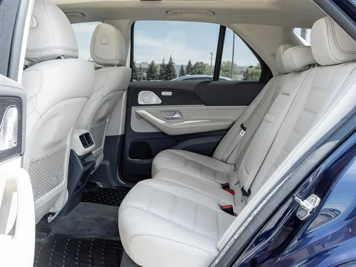 Mercedes-Benz GLE 450 AMG* LINE* BURMESTER* 360КАМЕРА* ДИСТРОНИК* МАСАЖ*, снимка 17 - Автомобили и джипове - 55792865