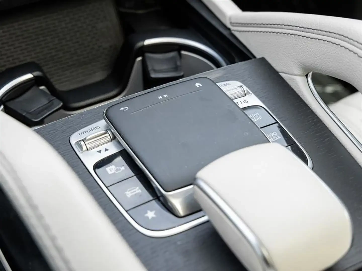 Mercedes-Benz GLE 450 AMG* LINE* BURMESTER* 360КАМЕРА* ДИСТРОНИК* МАСАЖ*, снимка 12 - Автомобили и джипове - 55792865