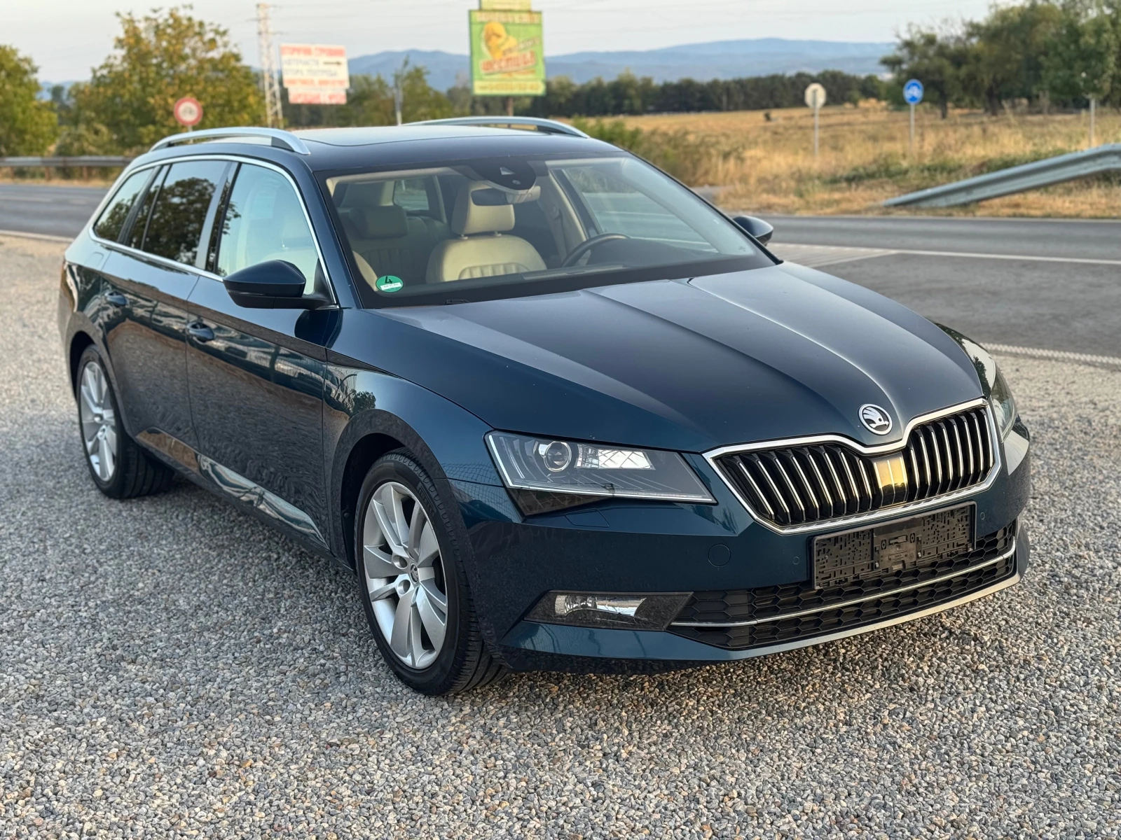 Skoda Superb 2.0TDI* FACELIFT* 4x4* 150ps* PANORAMA, снимка 3 - Автомобили и джипове - 56083151