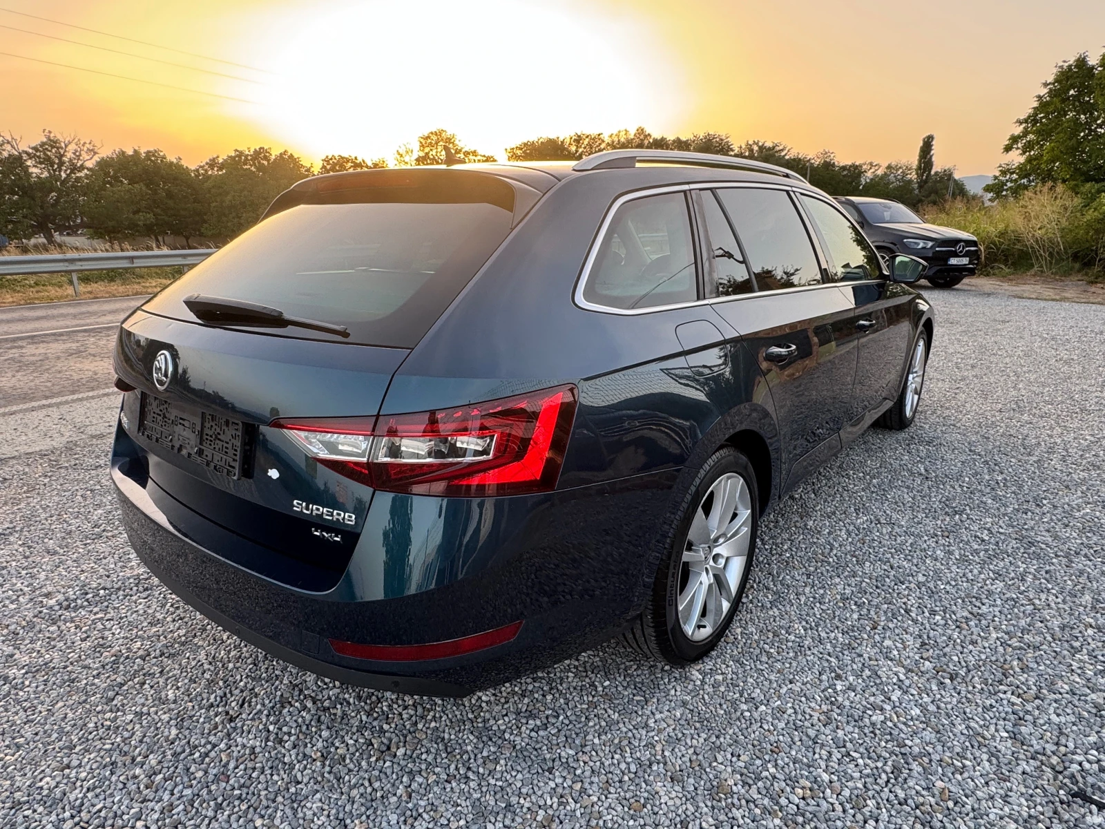 Skoda Superb 2.0TDI* FACELIFT* 4x4* 150ps* PANORAMA, снимка 6 - Автомобили и джипове - 56083151