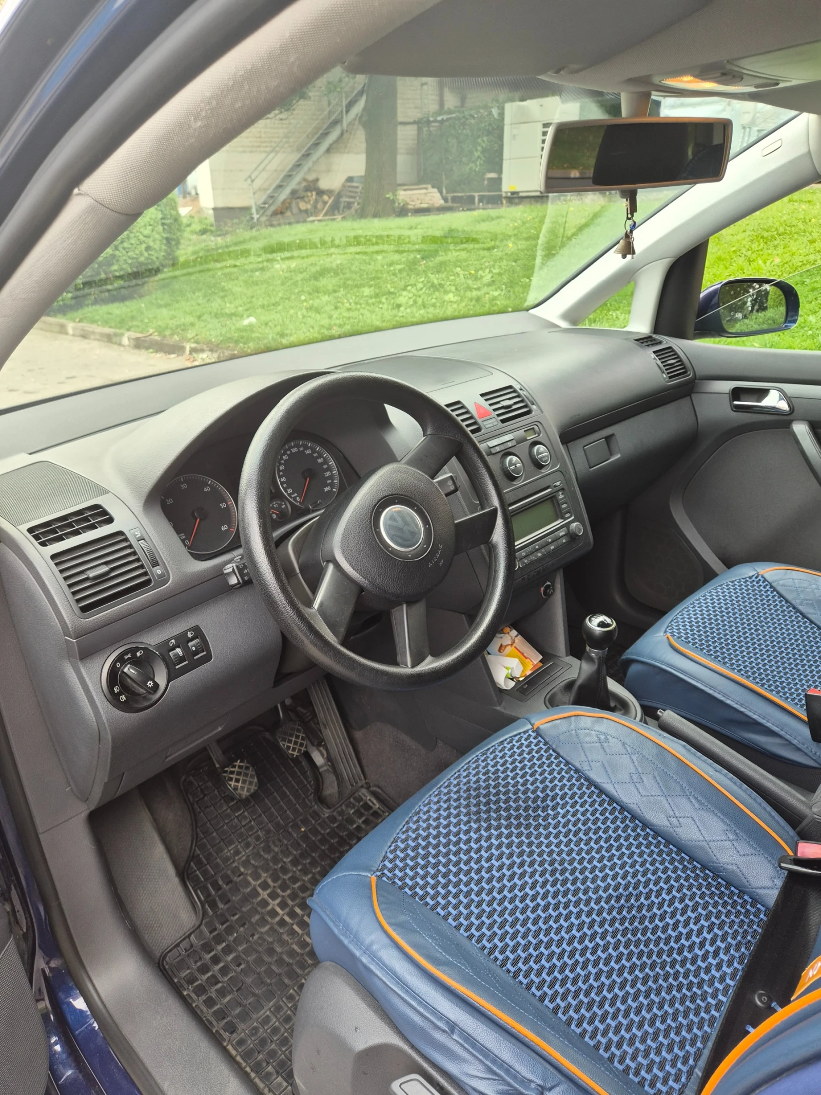 VW Touran, снимка 4 - Автомобили и джипове - 56168214