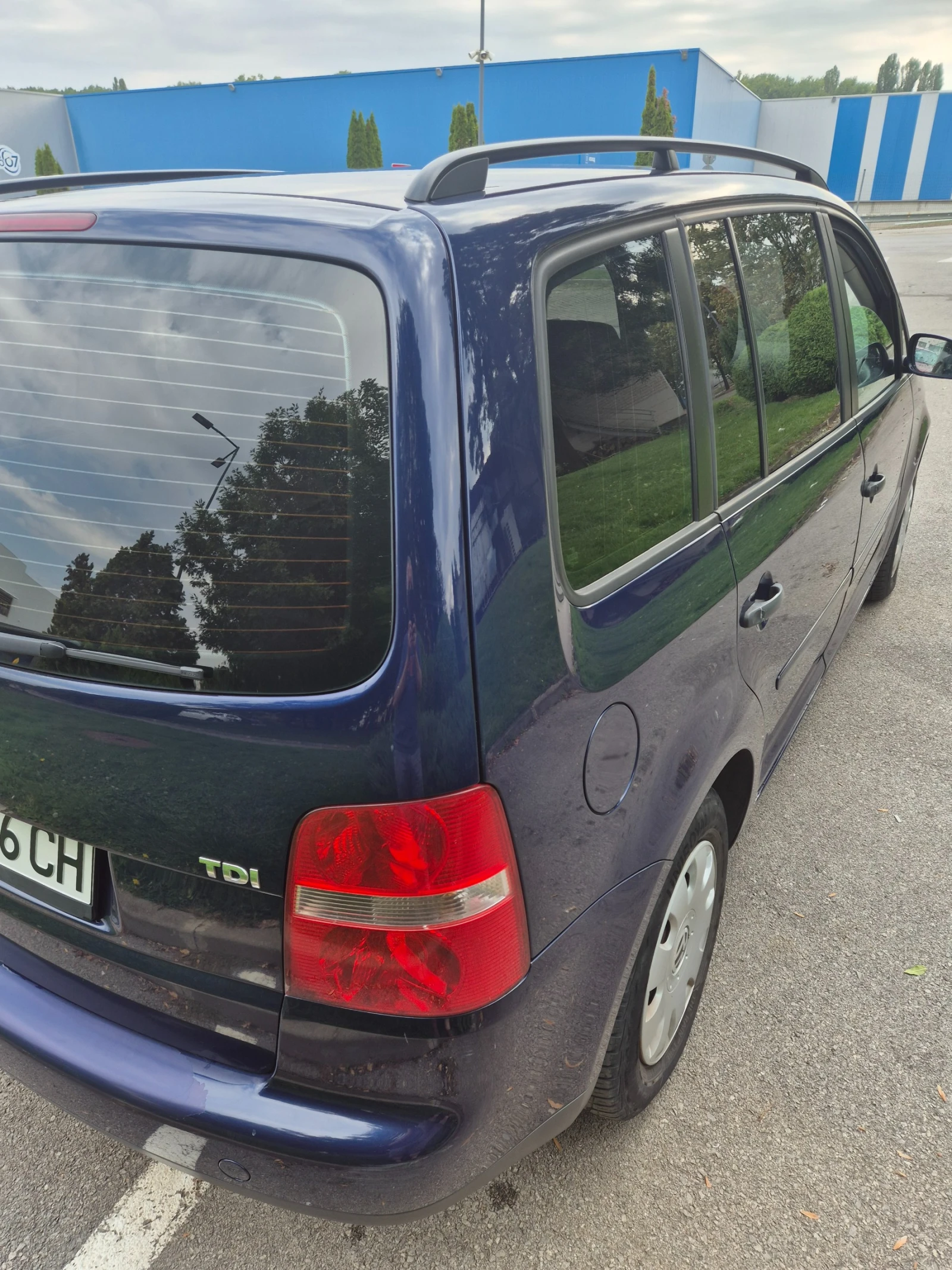 VW Touran, снимка 5 - Автомобили и джипове - 56168214
