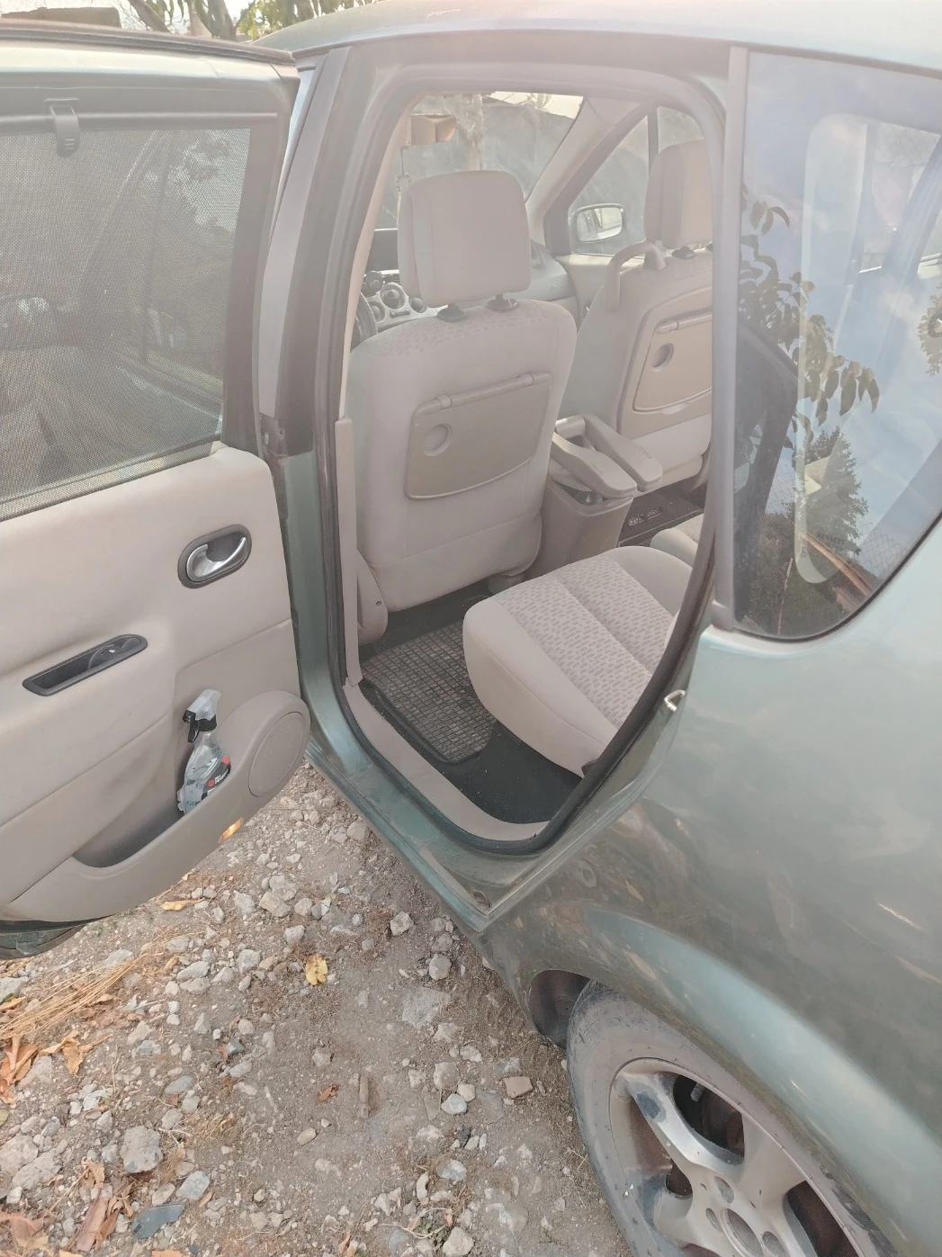 Renault Scenic 1.5 дци, снимка 4 - Автомобили и джипове - 56320398