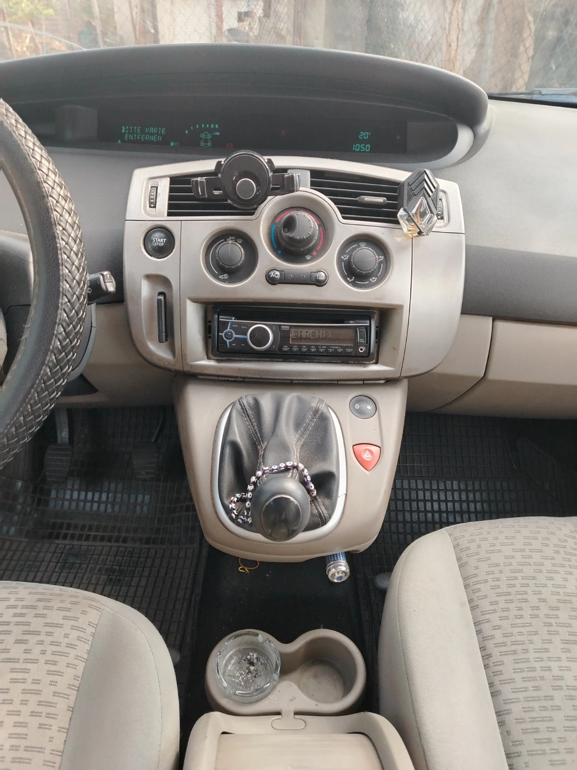 Renault Scenic 1.5 дци, снимка 6 - Автомобили и джипове - 56320398