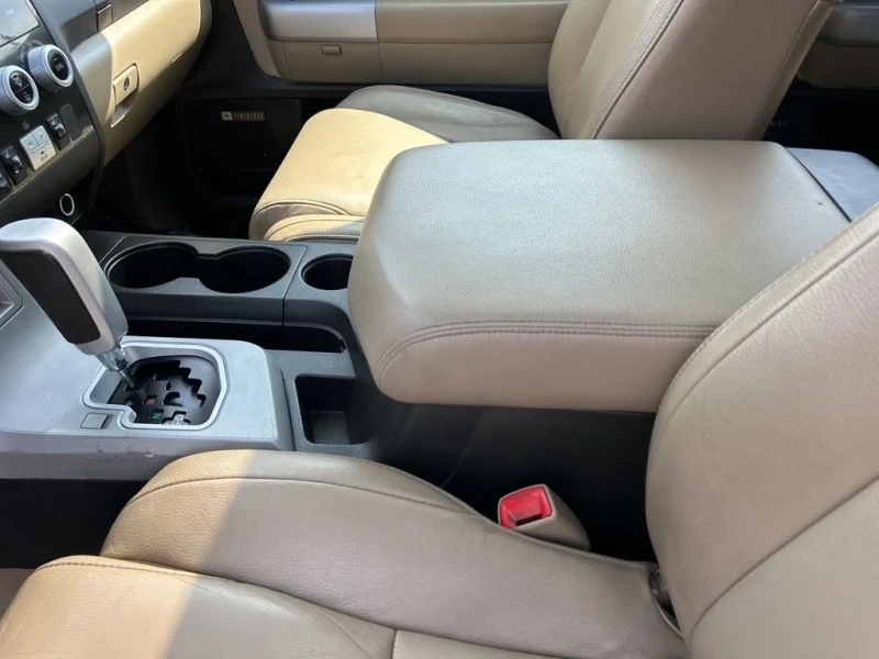 Toyota Sequoia LIMITED* ЗАЩИТЕНО КУПЕ* * ПОДГРЕВ* 5.7* KEYLESS* 4, снимка 11 - Автомобили и джипове - 52317741