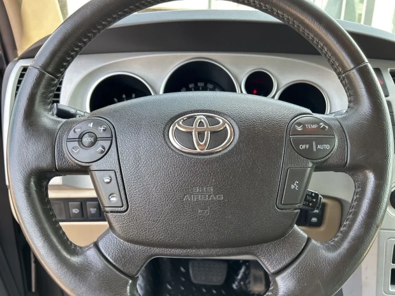 Toyota Sequoia LIMITED* ЗАЩИТЕНО КУПЕ* * ПОДГРЕВ* 5.7* KEYLESS* 4, снимка 4 - Автомобили и джипове - 52317741