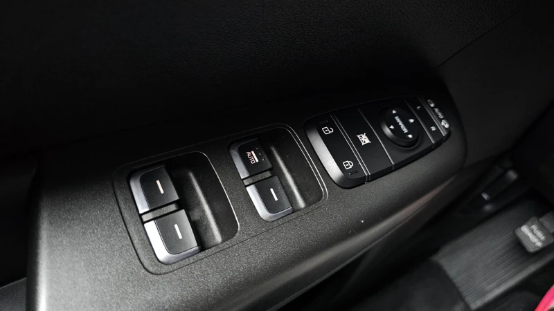 Kia Sportage 2.0 2WD NOBLESSE autogeorge.com , снимка 17 - Автомобили и джипове - 52176597