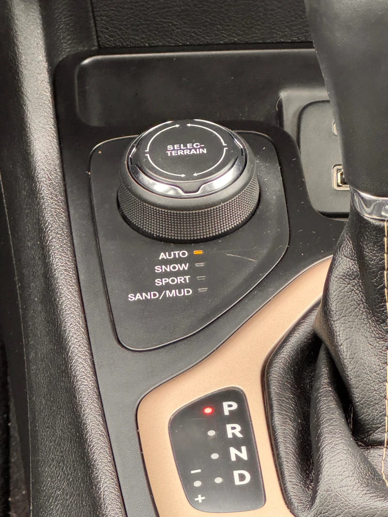 Jeep Cherokee 2.2CRDI 4х4 АВТОМАТ ПАНОРАМА , снимка 13 - Автомобили и джипове - 53481939