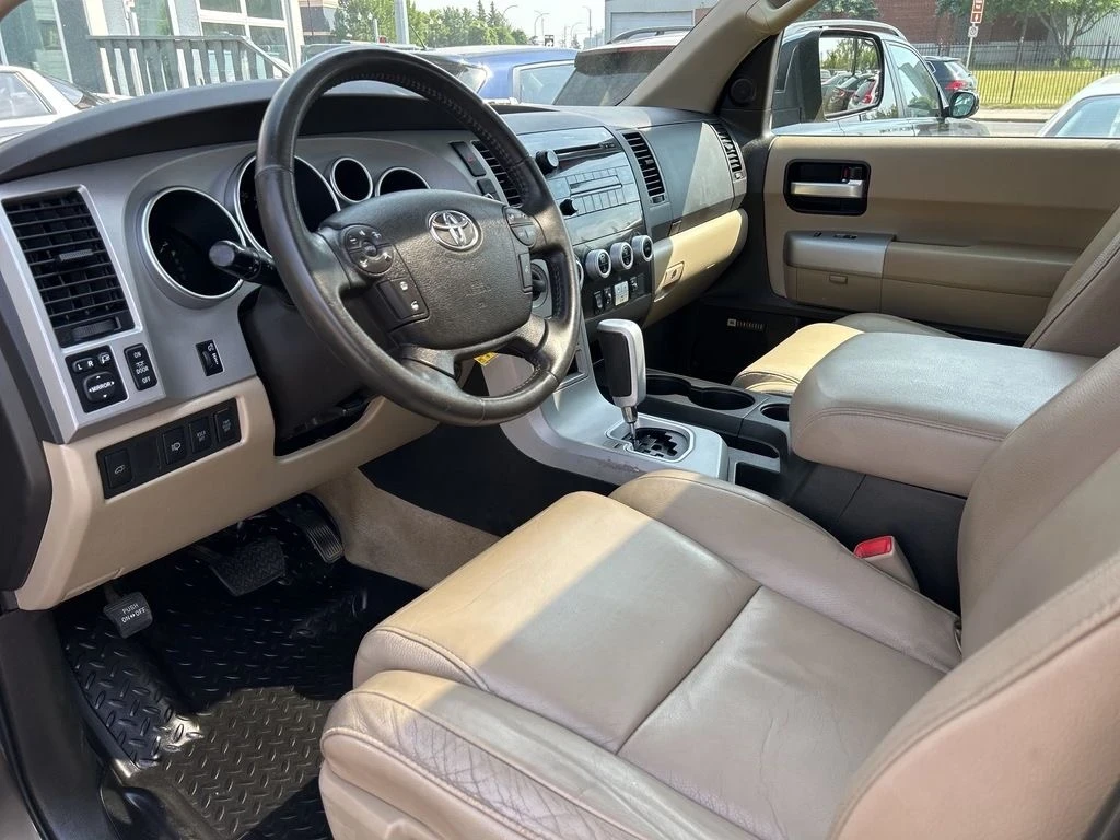 Toyota Sequoia LIMITED* ЗАЩИТЕНО КУПЕ* * ПОДГРЕВ* 5.7* KEYLESS* 4 - изображение 3