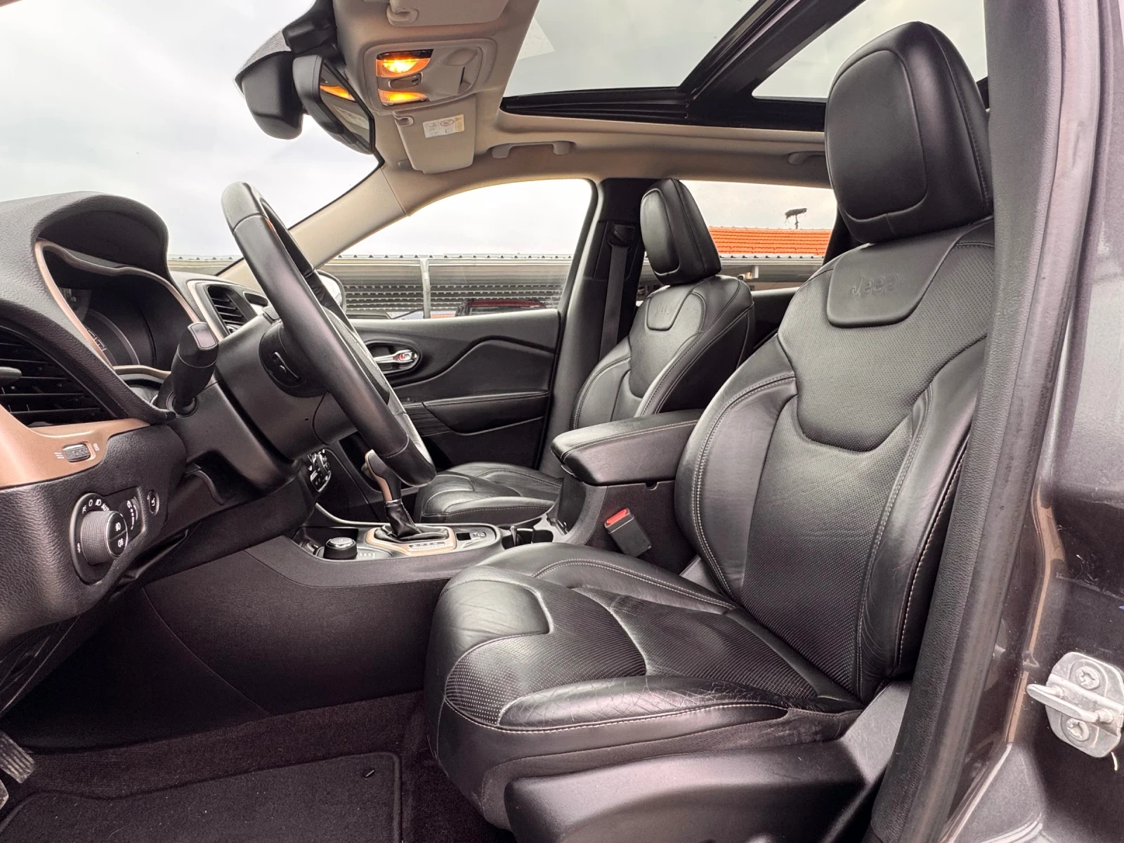 Jeep Cherokee 2.2CRDI 4х4 АВТОМАТ ПАНОРАМА  - изображение 8