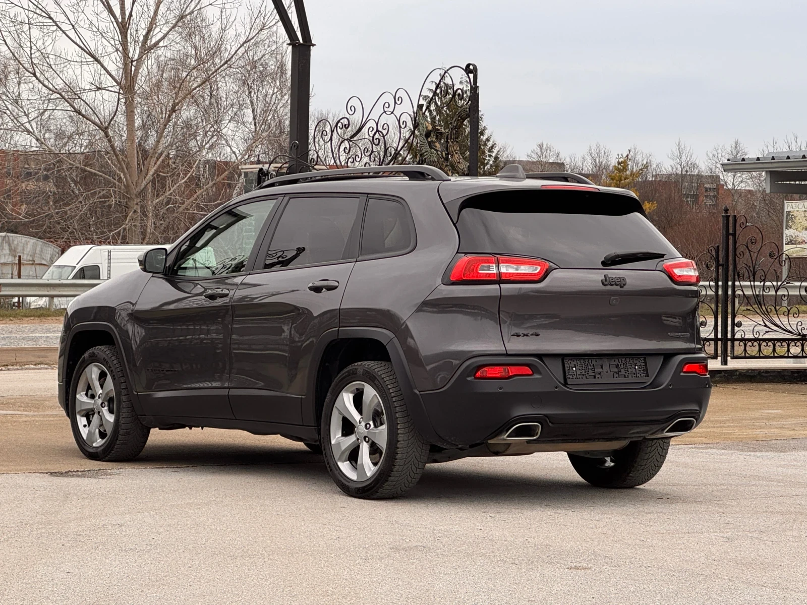 Jeep Cherokee 2.2CRDI 4х4 АВТОМАТ ПАНОРАМА  - изображение 5